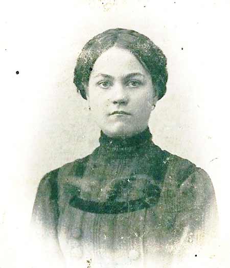 Janina Brandt, po mężu Janina Srzedzińska, matka Aliny. To zdjęcie pochodzi sprzed 1918 roku.